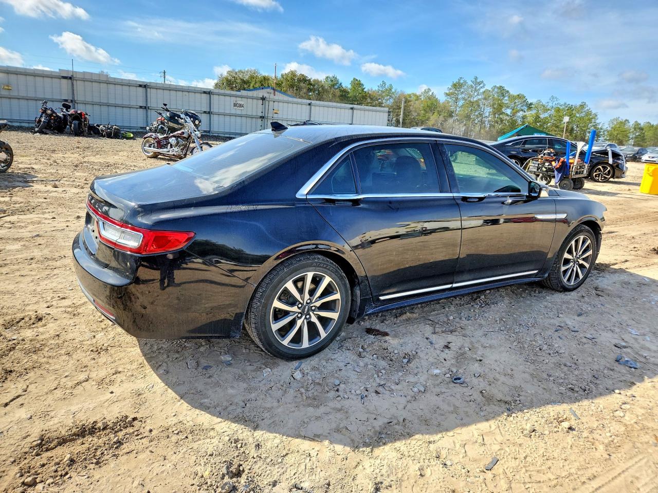 2018 LINCOLN CONTINENTAL PREMIERE photo 3