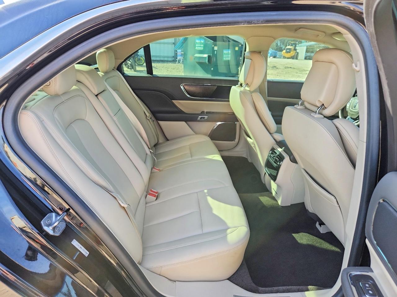 2018 LINCOLN CONTINENTAL PREMIERE photo 10