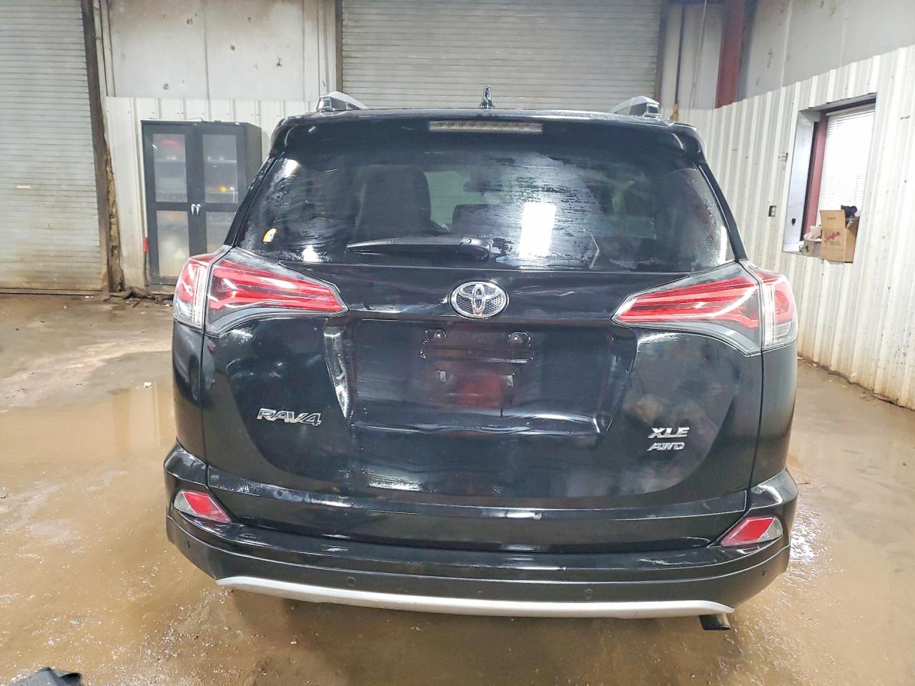 2017 TOYOTA RAV4 XLE photo 16