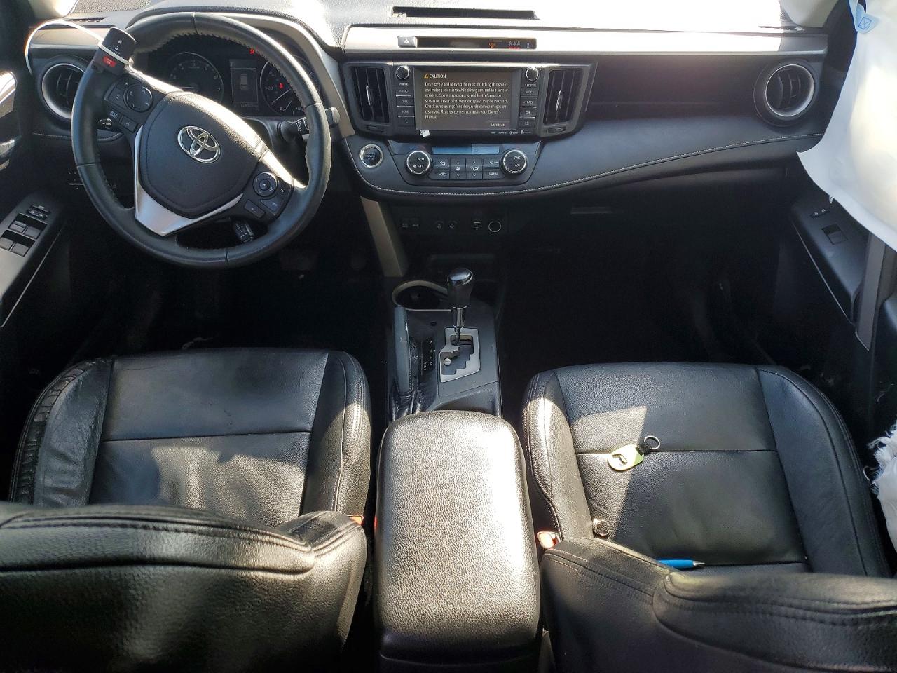 2017 TOYOTA RAV4 XLE photo 22