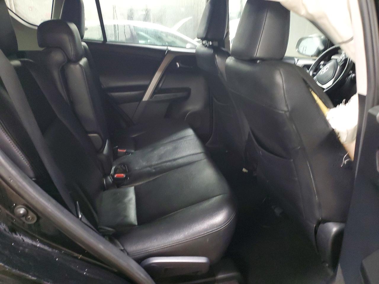 2017 TOYOTA RAV4 XLE photo 28