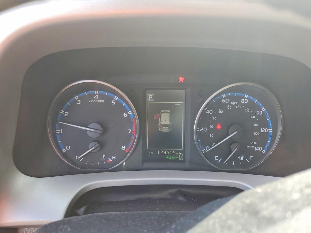 2017 TOYOTA RAV4 XLE photo 25