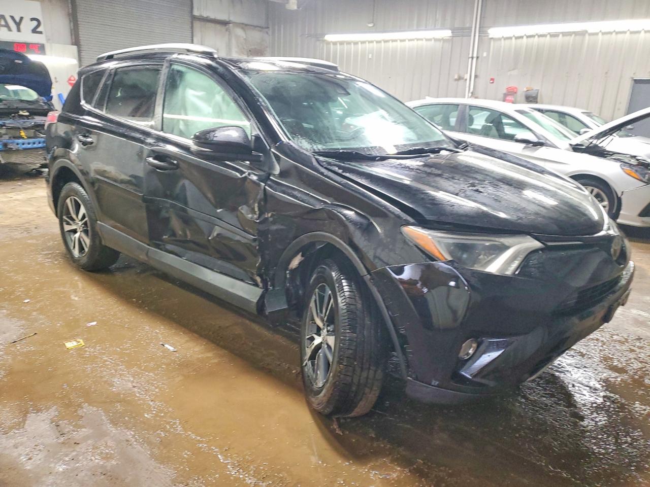 2017 TOYOTA RAV4 XLE photo 10