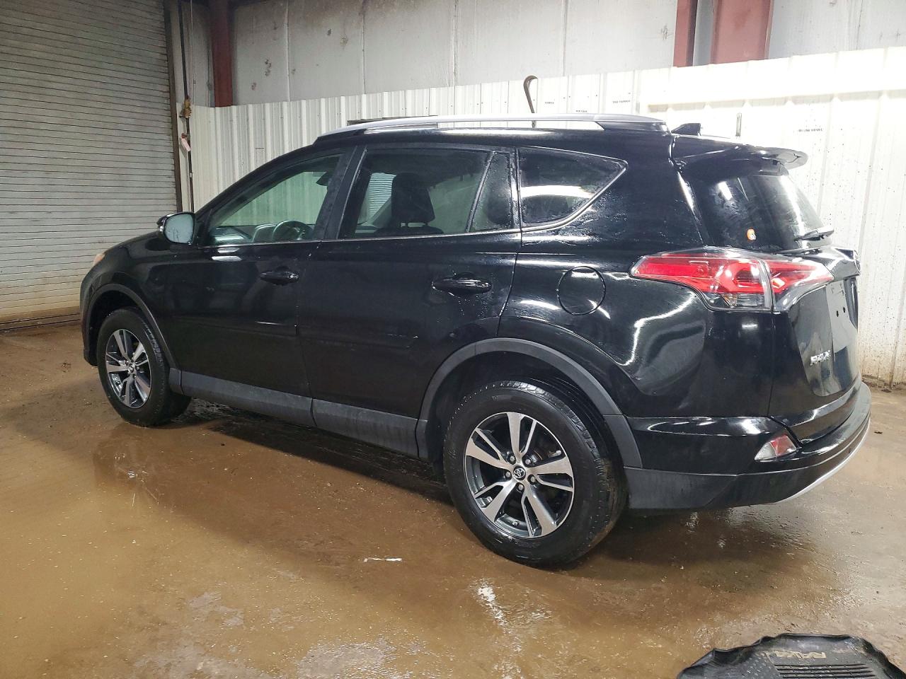 2017 TOYOTA RAV4 XLE photo 4