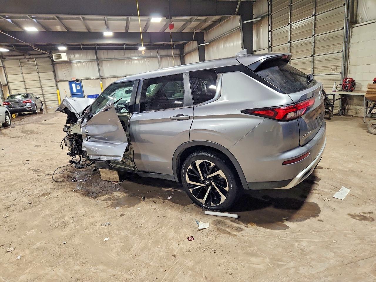 2024 MITSUBISHI OUTLANDER SE photo 4