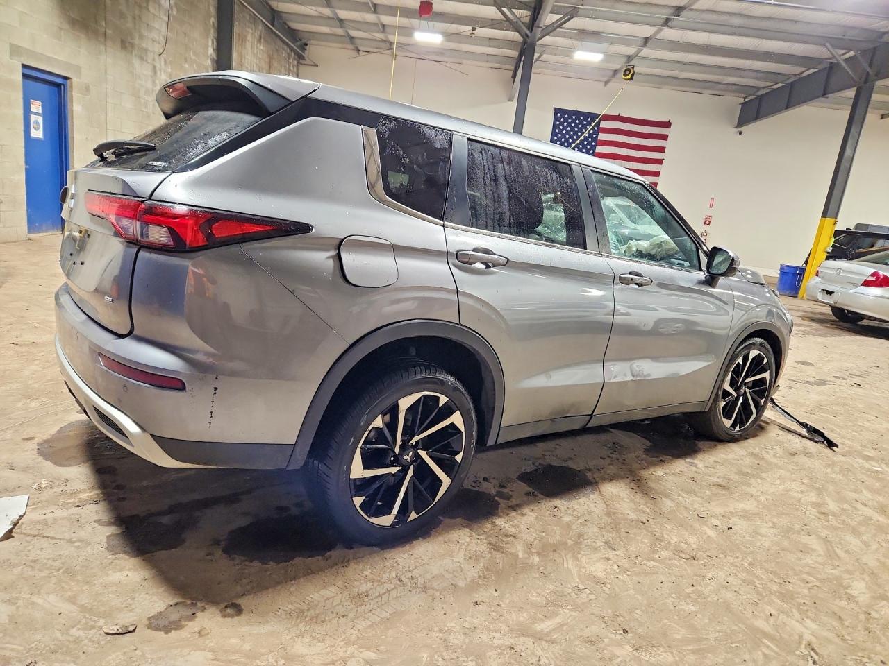 2024 MITSUBISHI OUTLANDER SE photo 7