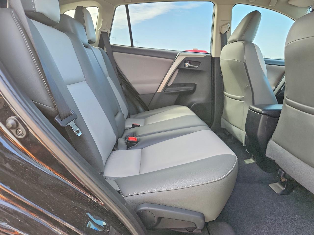 2014 TOYOTA RAV4 XLE photo 21