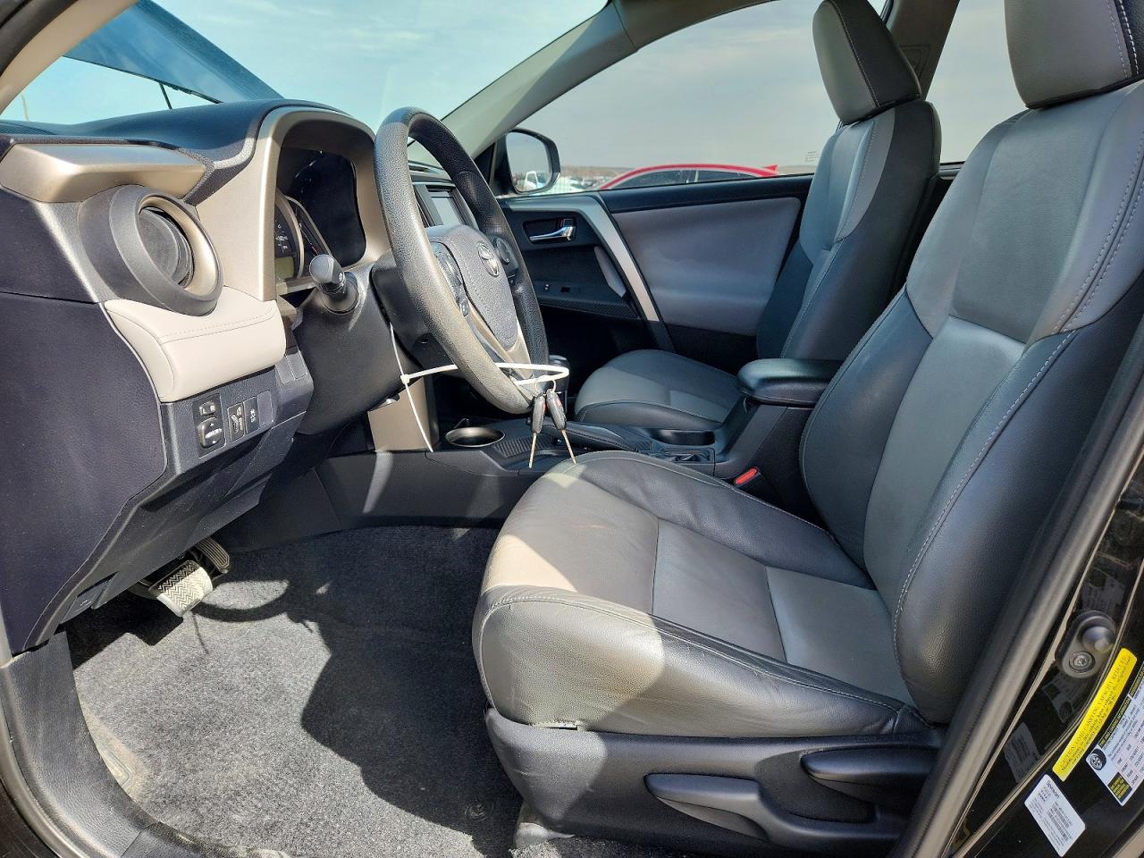 2014 TOYOTA RAV4 XLE photo 13