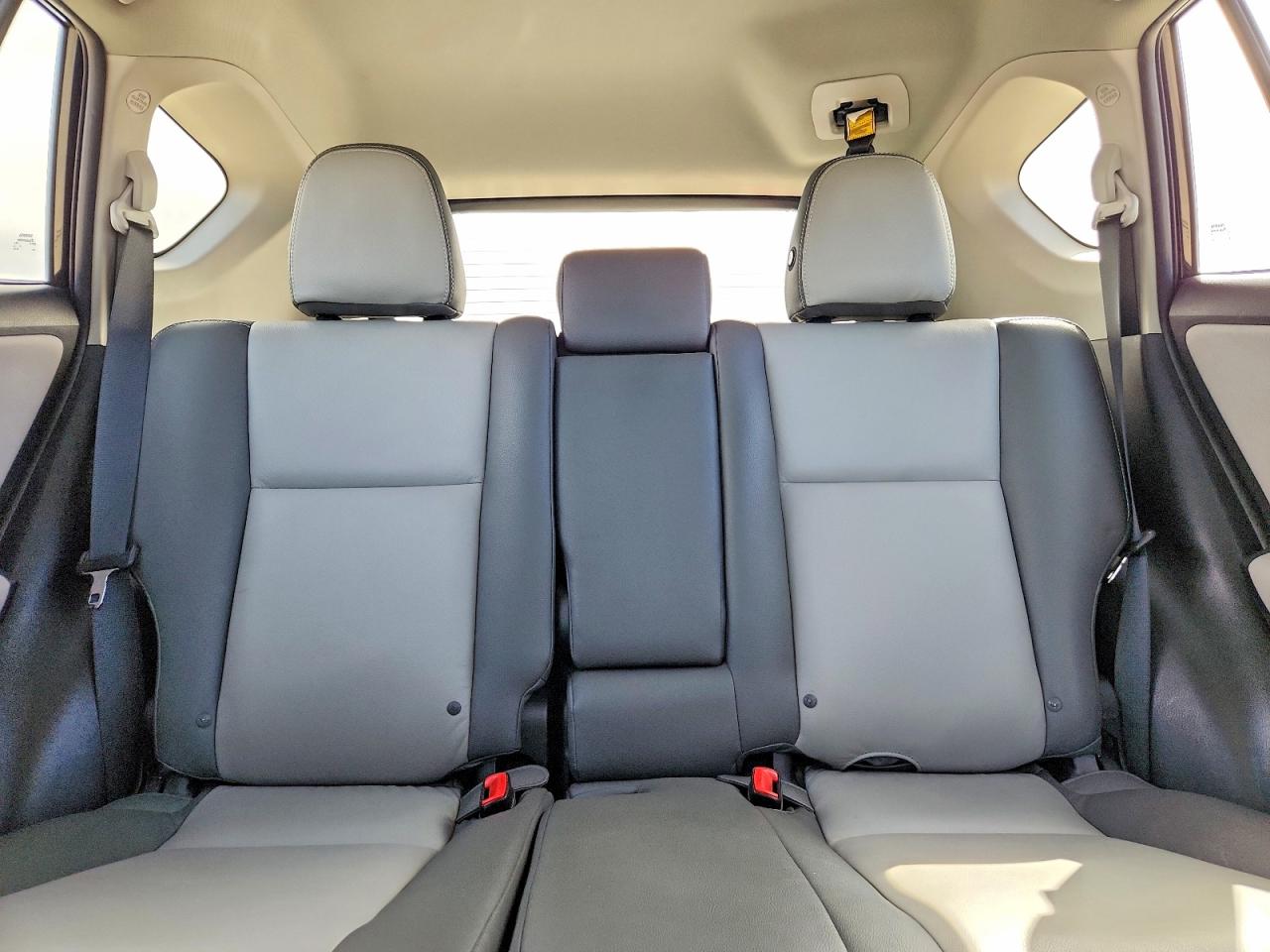 2014 TOYOTA RAV4 XLE photo 19