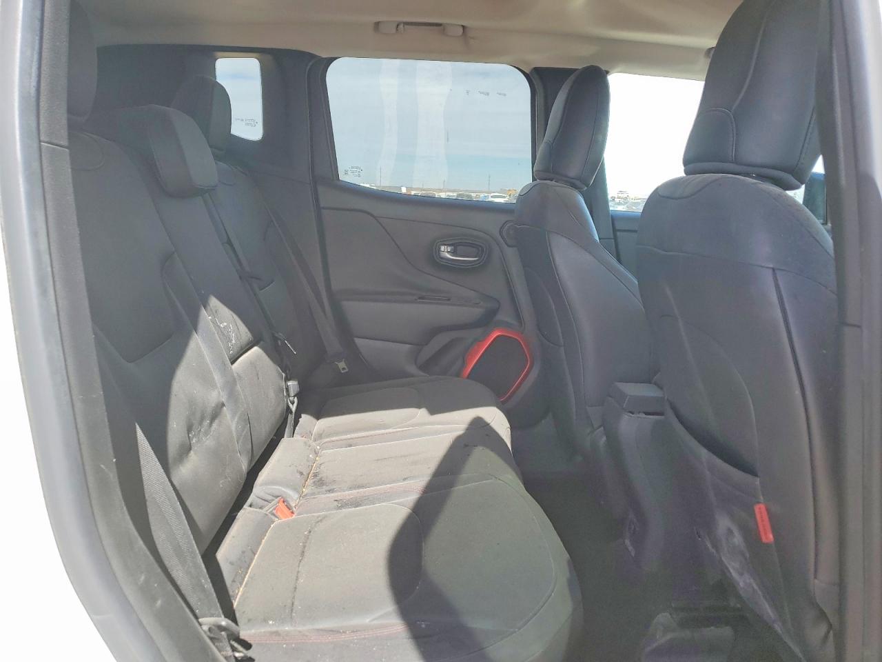 2015 JEEP RENEGADE photo 11