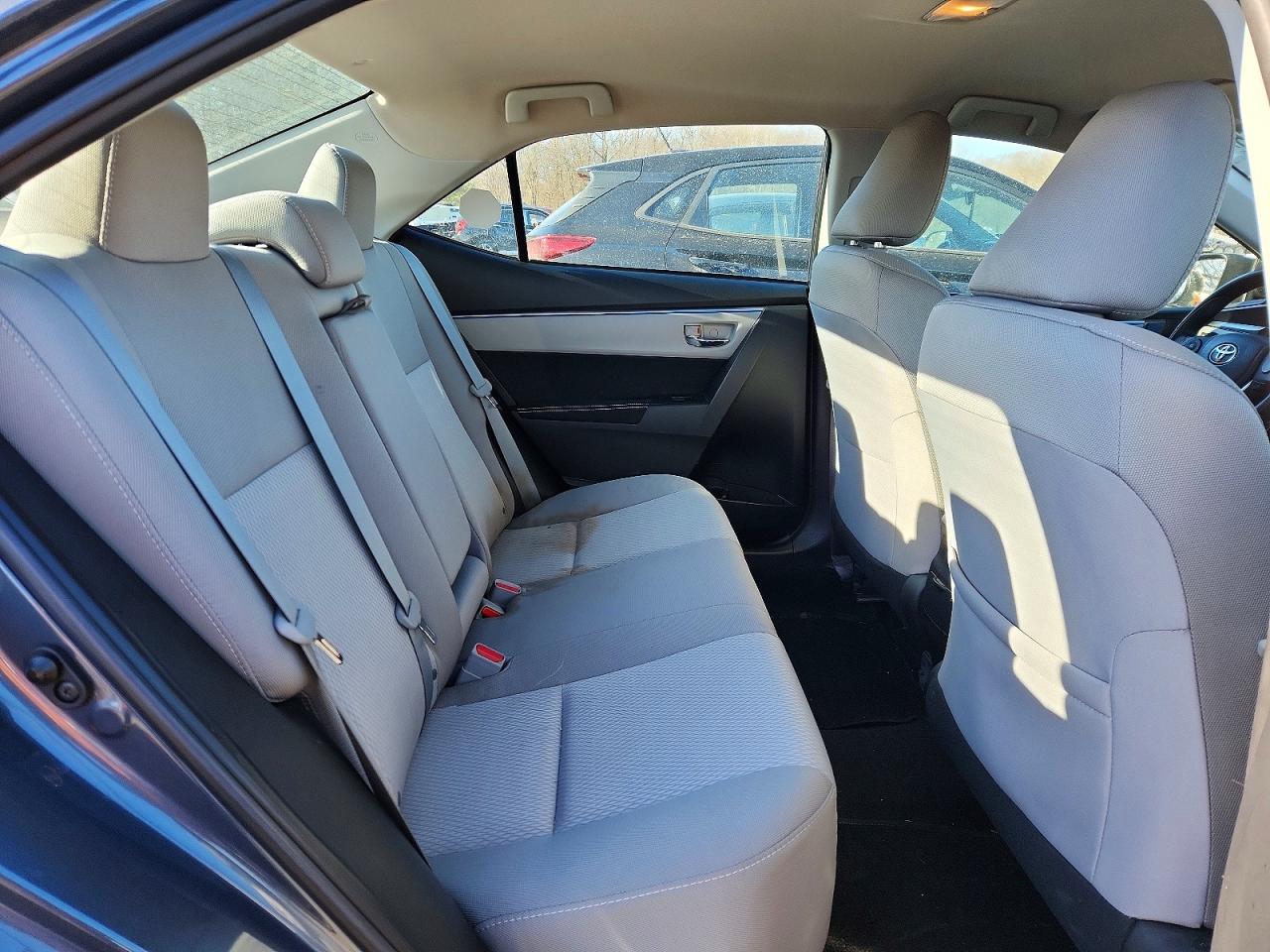 2015 TOYOTA COROLLA LE photo 10