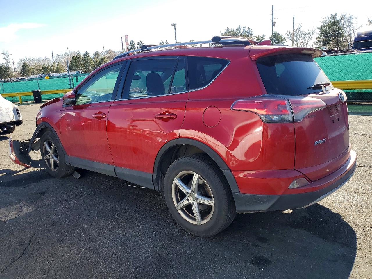 2017 TOYOTA RAV4 XLE photo 4