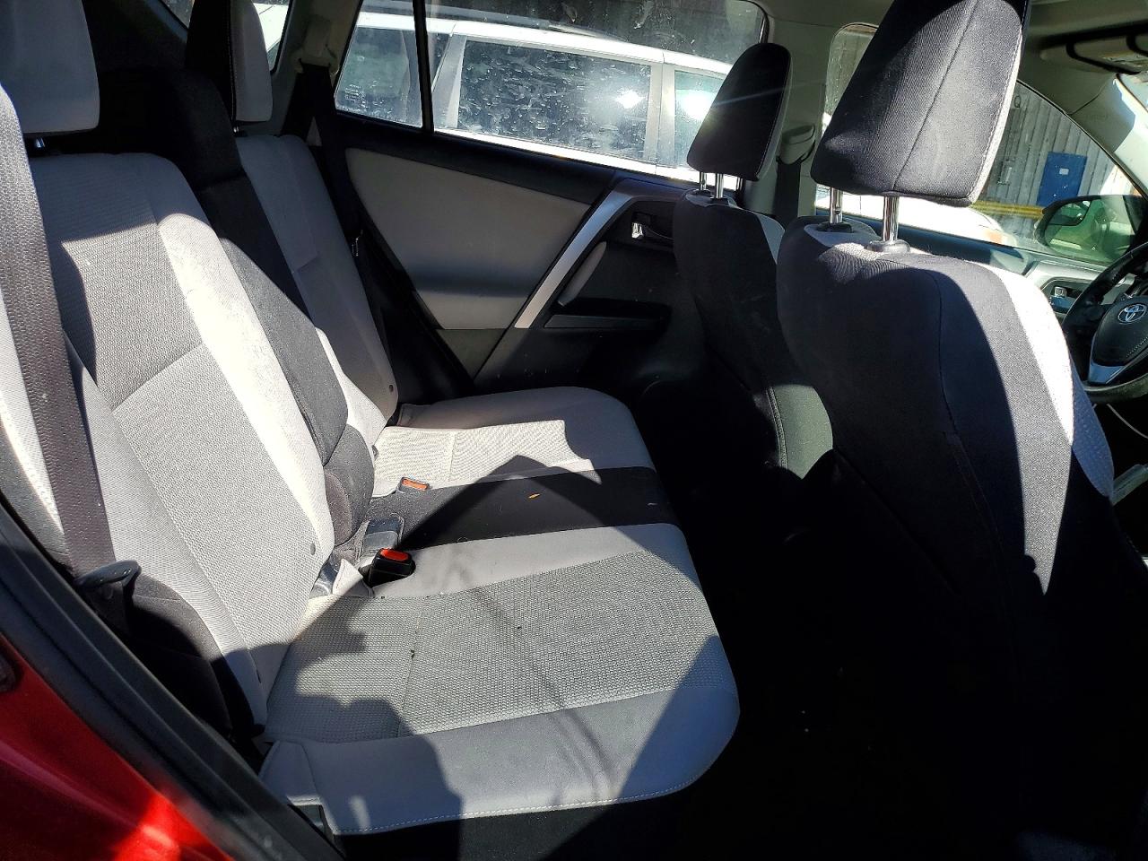 2017 TOYOTA RAV4 XLE photo 31