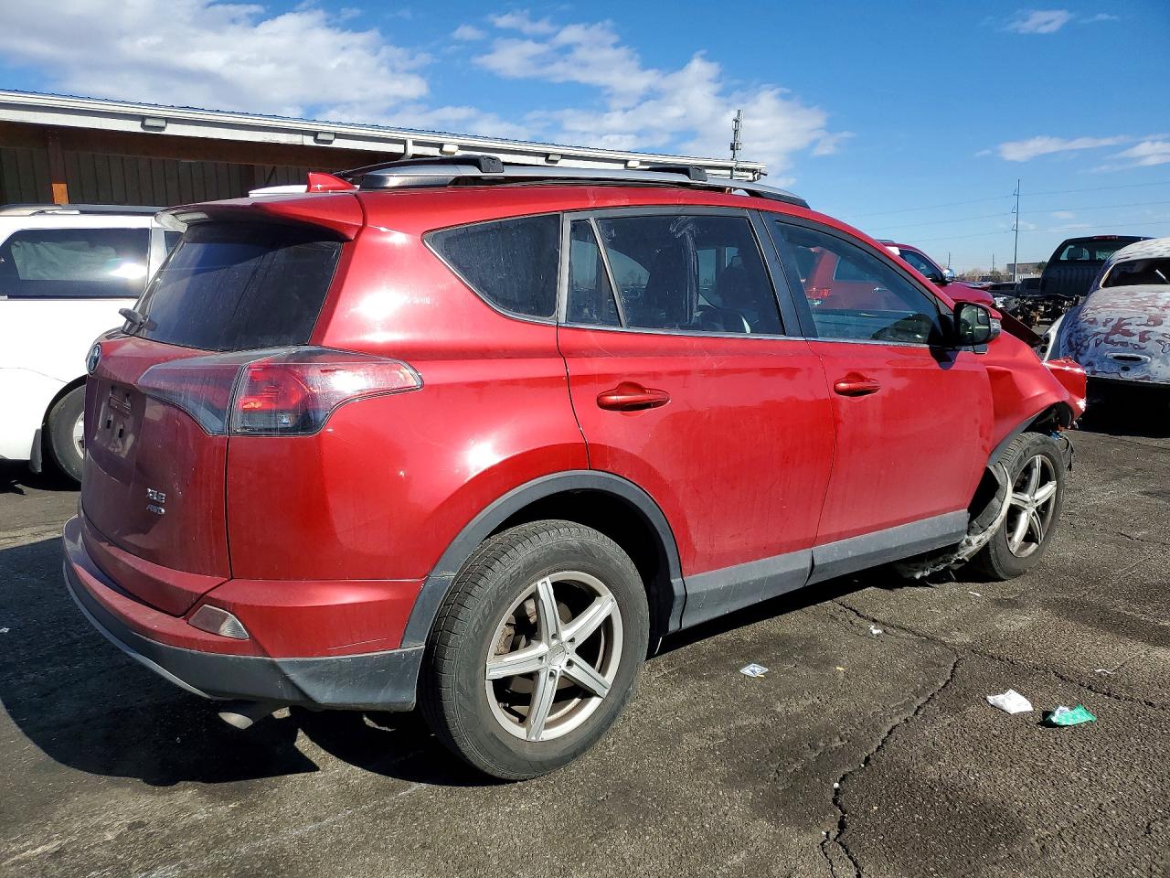 2017 TOYOTA RAV4 XLE photo 7