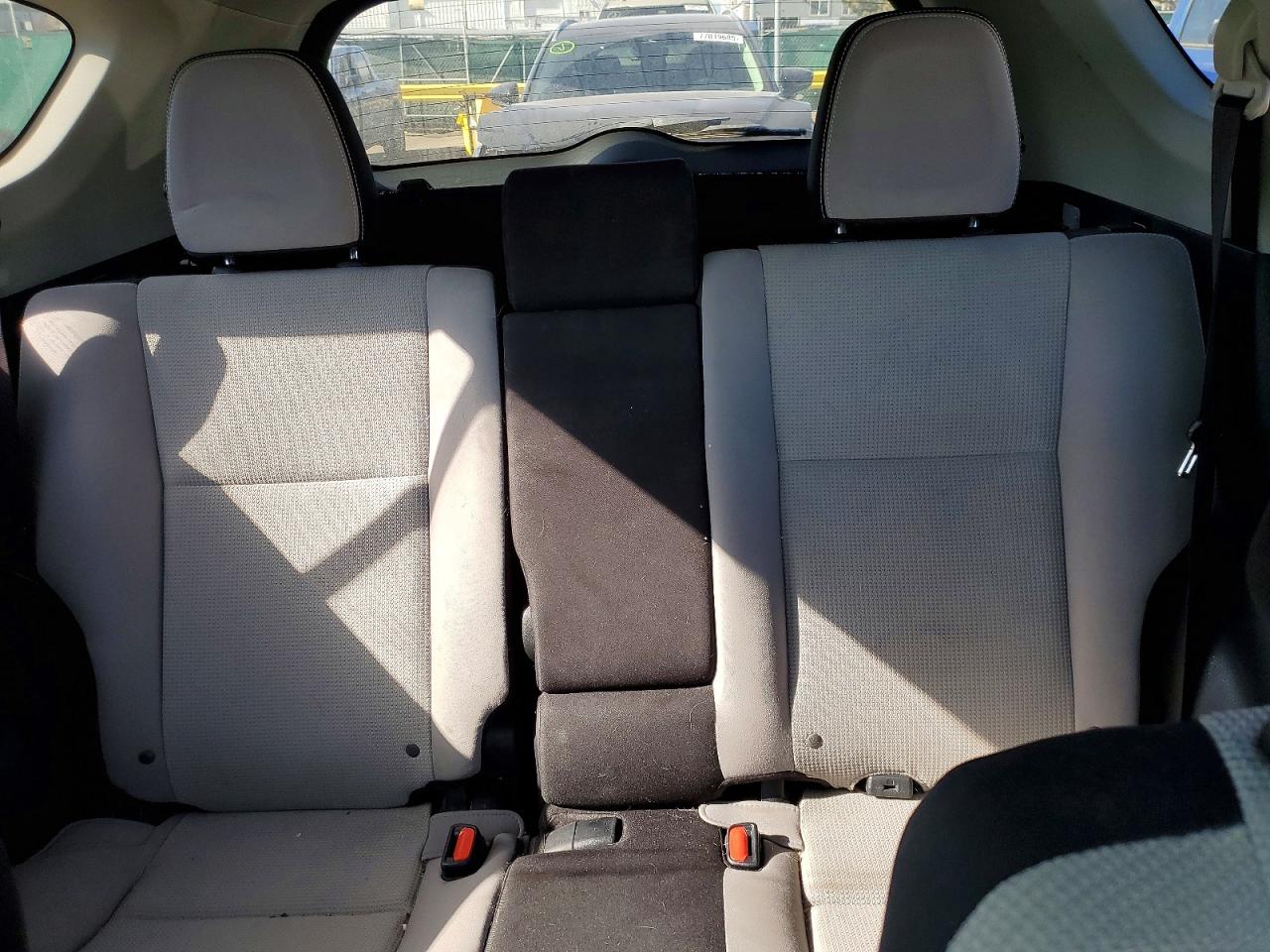 2017 TOYOTA RAV4 XLE photo 28