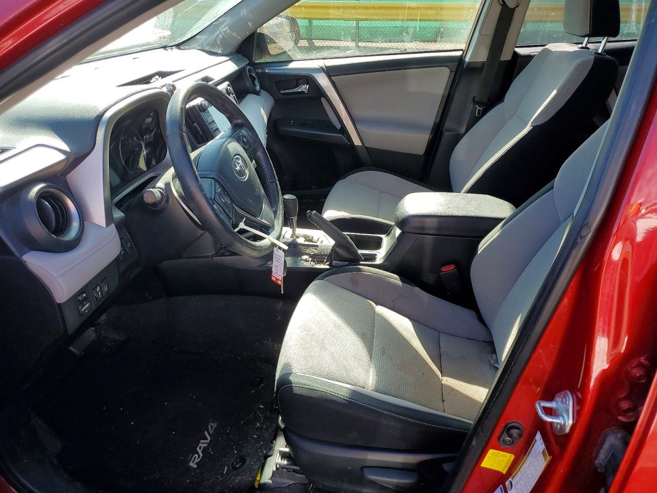 2017 TOYOTA RAV4 XLE photo 19