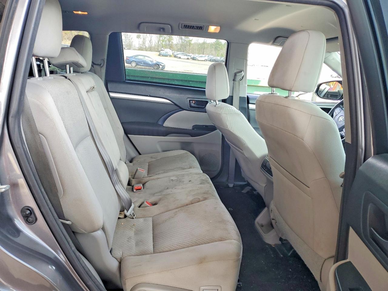 2017 TOYOTA HIGHLANDER LE photo 10