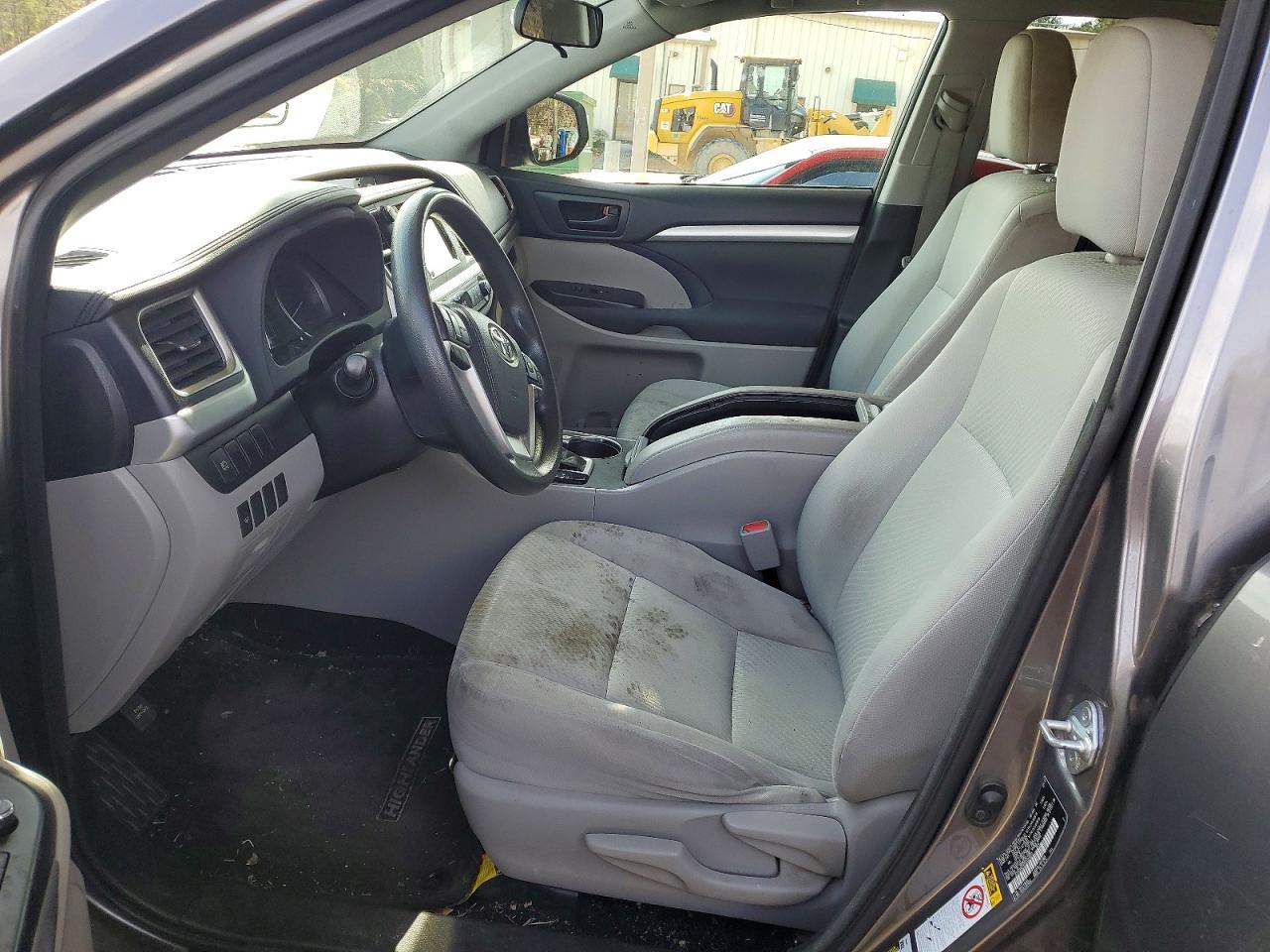 2017 TOYOTA HIGHLANDER LE photo 7