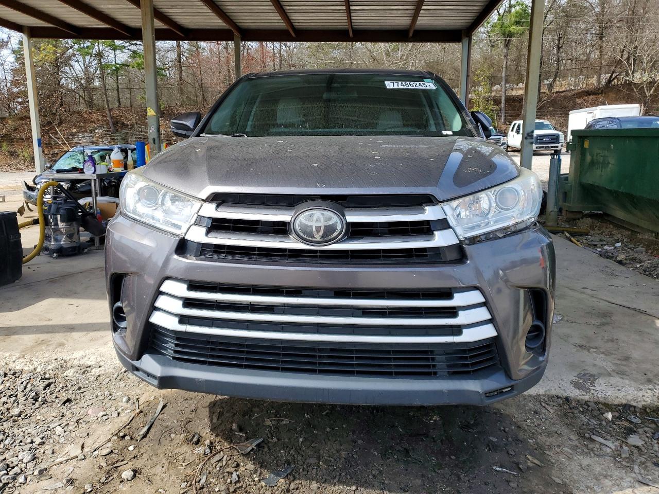 2017 TOYOTA HIGHLANDER LE photo 5
