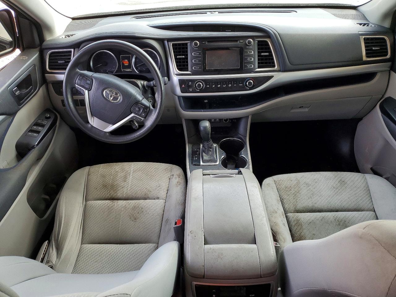 2017 TOYOTA HIGHLANDER LE photo 8