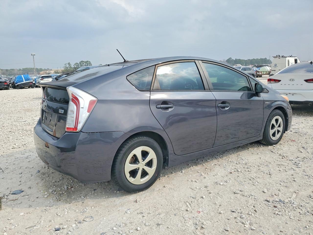2014 TOYOTA PRIUS TWO photo 5
