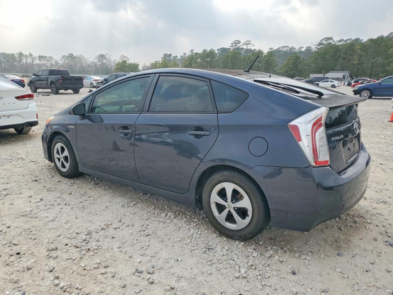 2014 TOYOTA PRIUS TWO photo 3