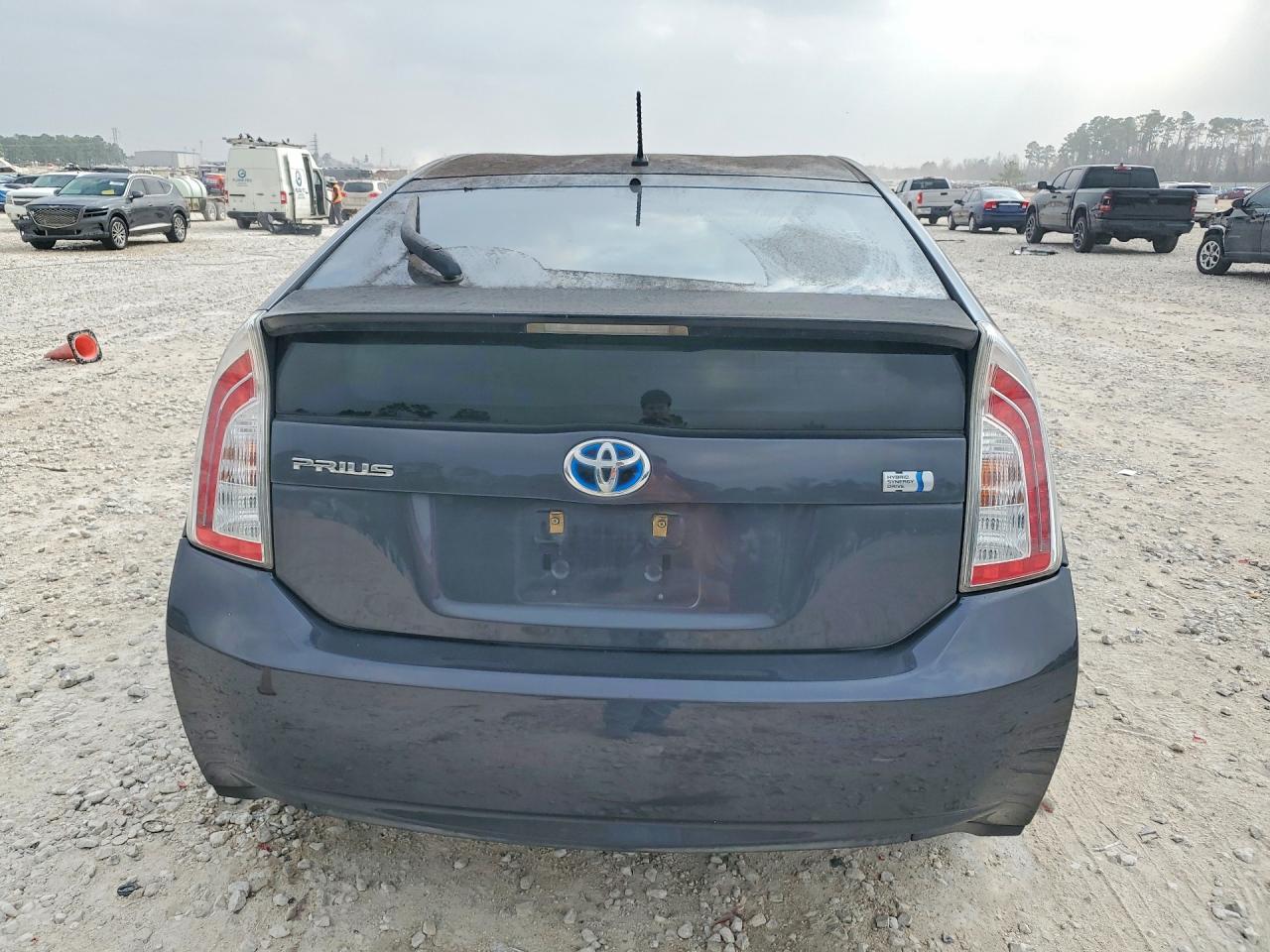 2014 TOYOTA PRIUS TWO photo 11