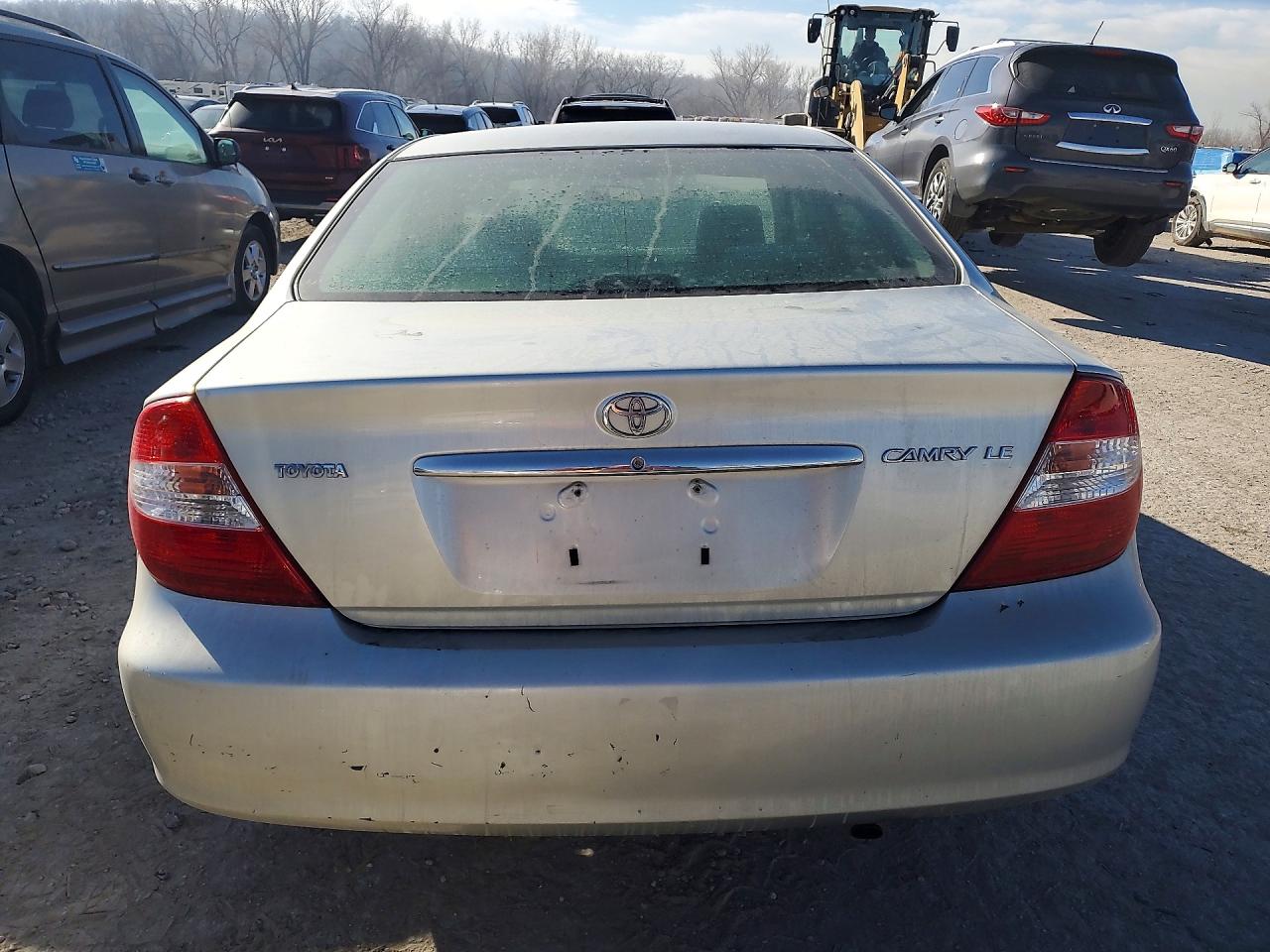 2004 TOYOTA CAMRY LE photo 11