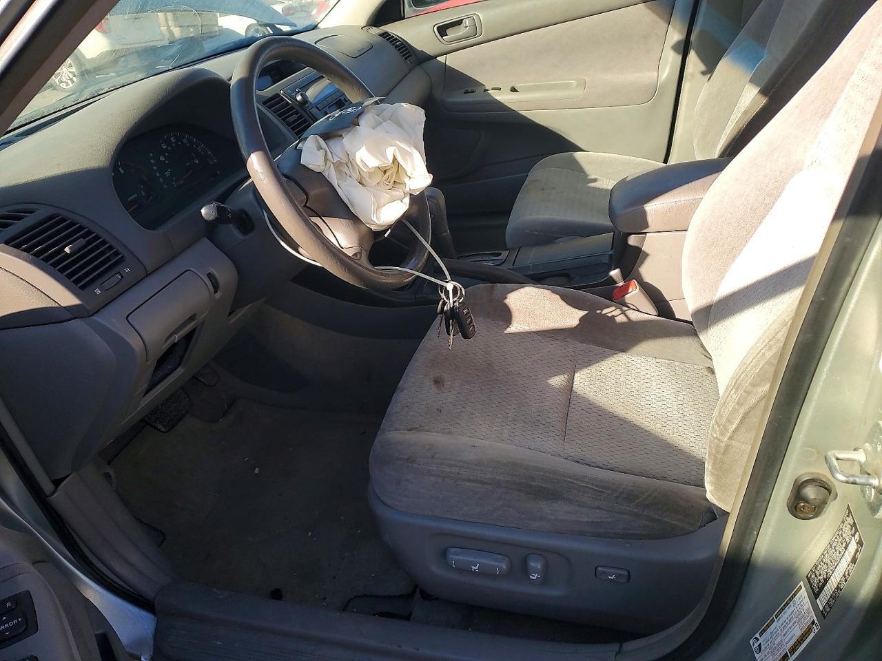 2004 TOYOTA CAMRY LE photo 13