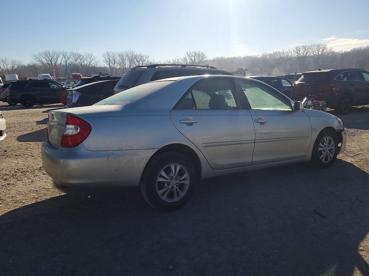 2004 TOYOTA CAMRY LE photo 5