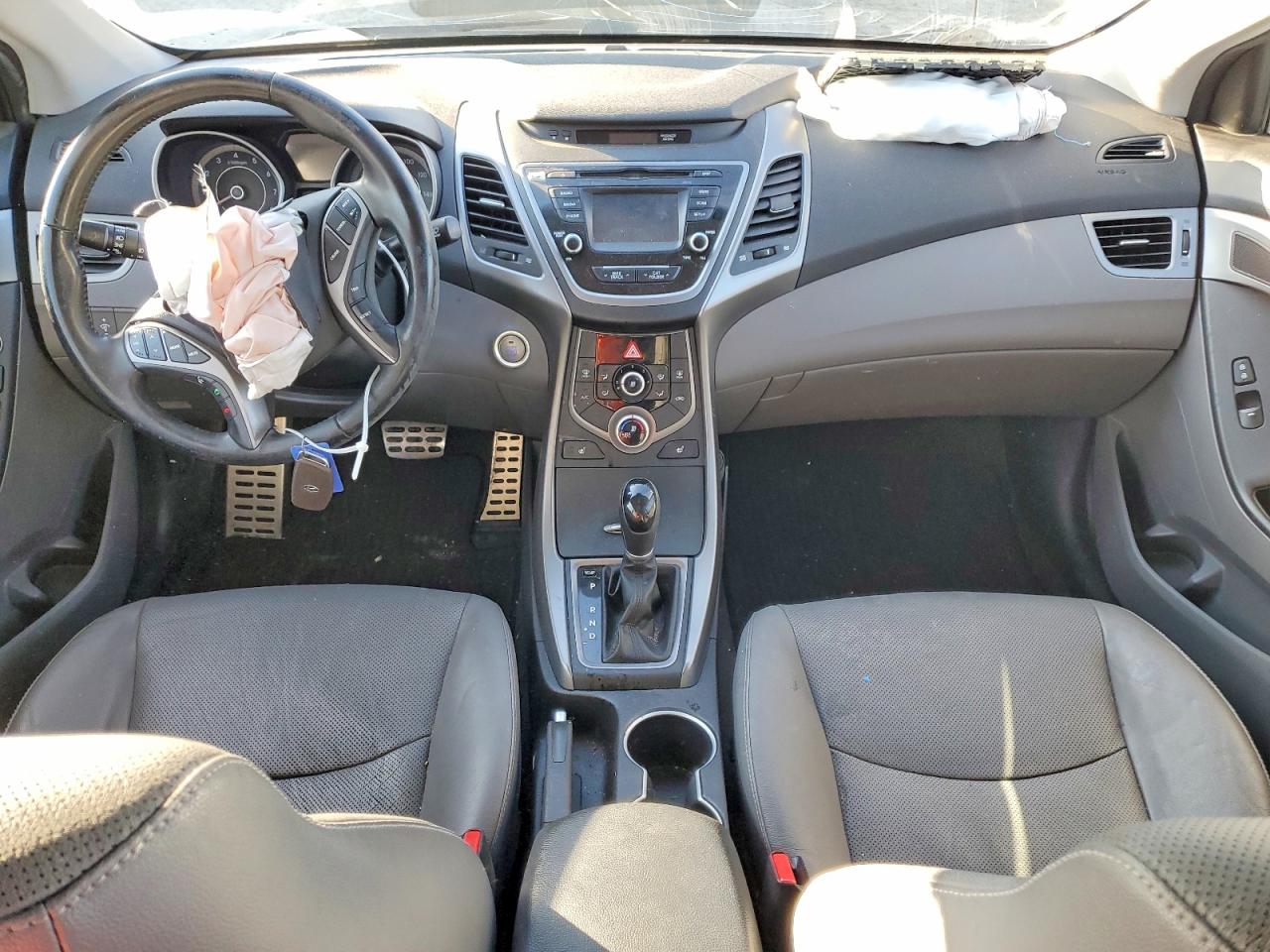 2015 HYUNDAI ELANTRA photo 8