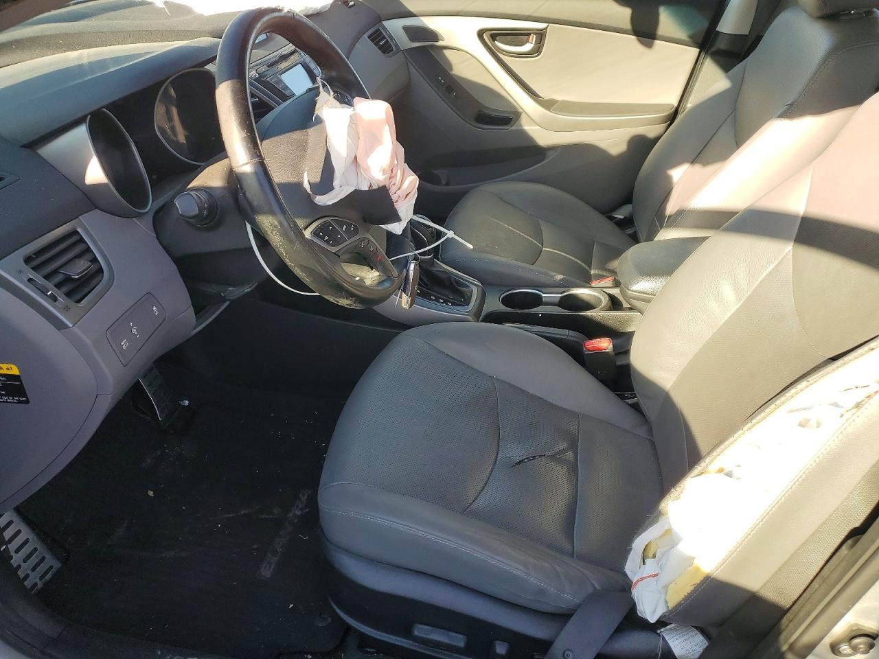 2015 HYUNDAI ELANTRA photo 7