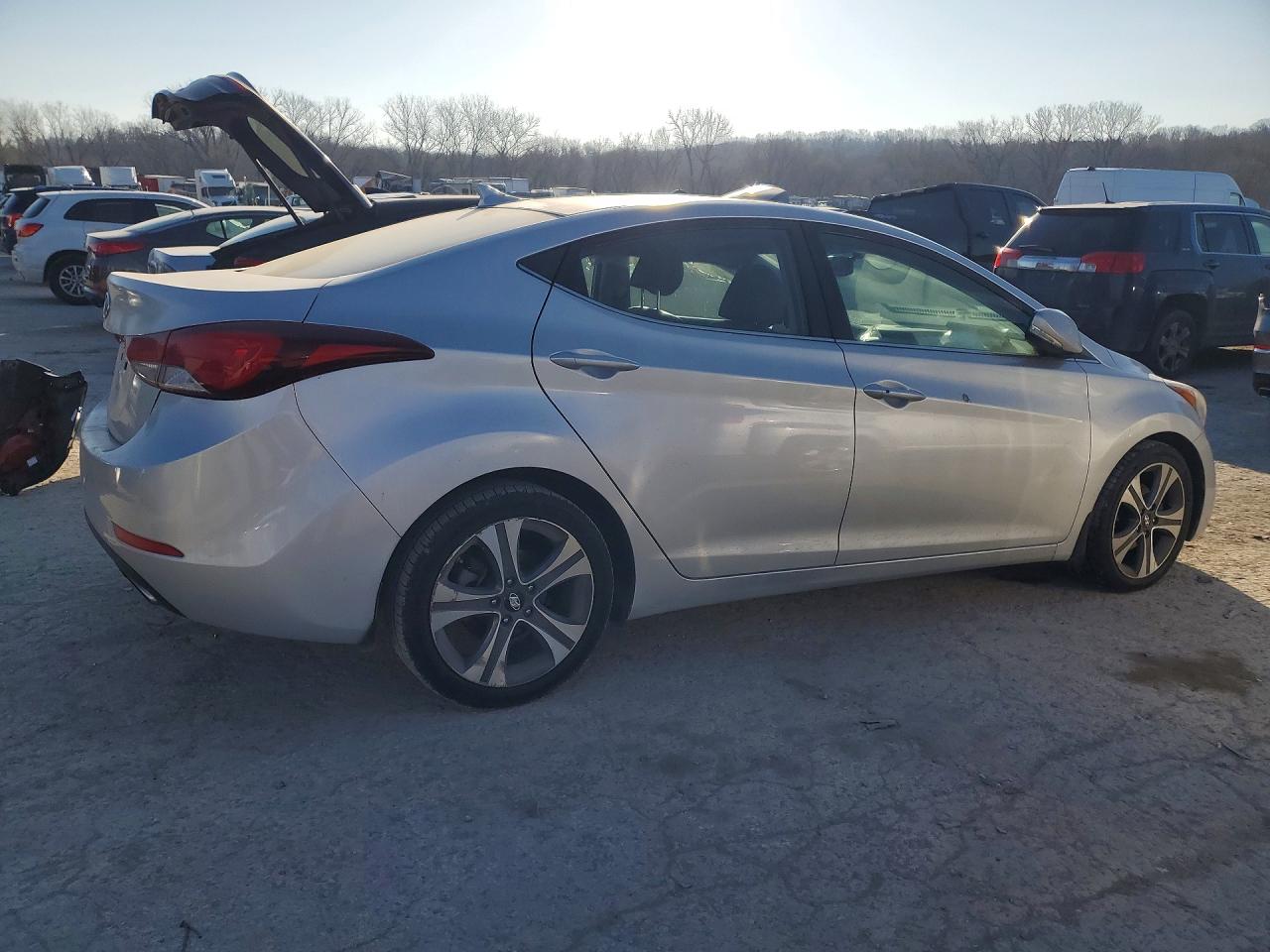 2015 HYUNDAI ELANTRA photo 3