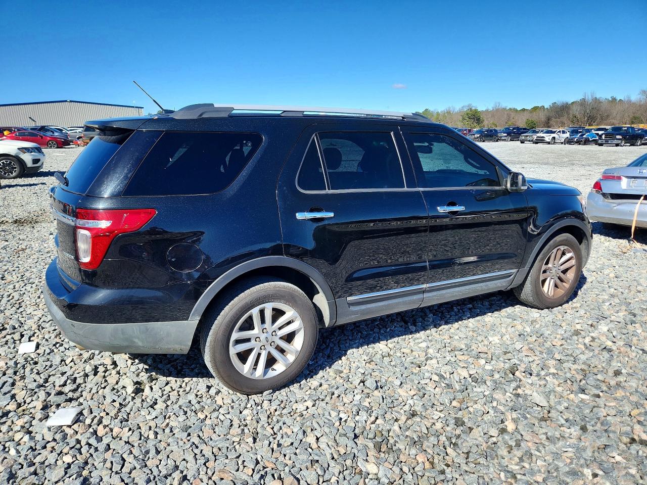 2015 FORD EXPLORER XLT photo 3