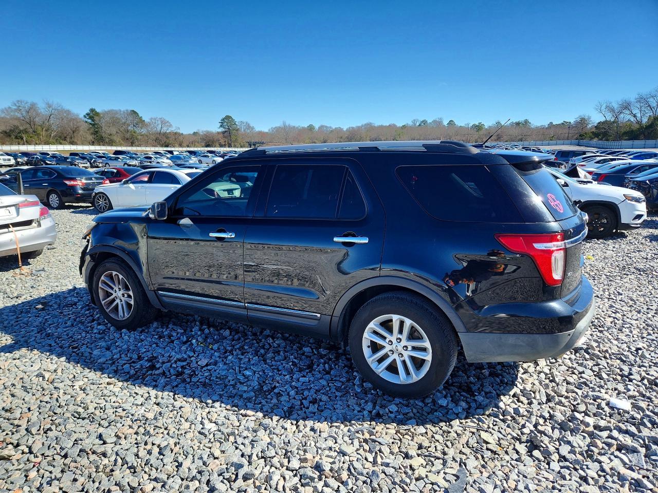 2015 FORD EXPLORER XLT photo 2