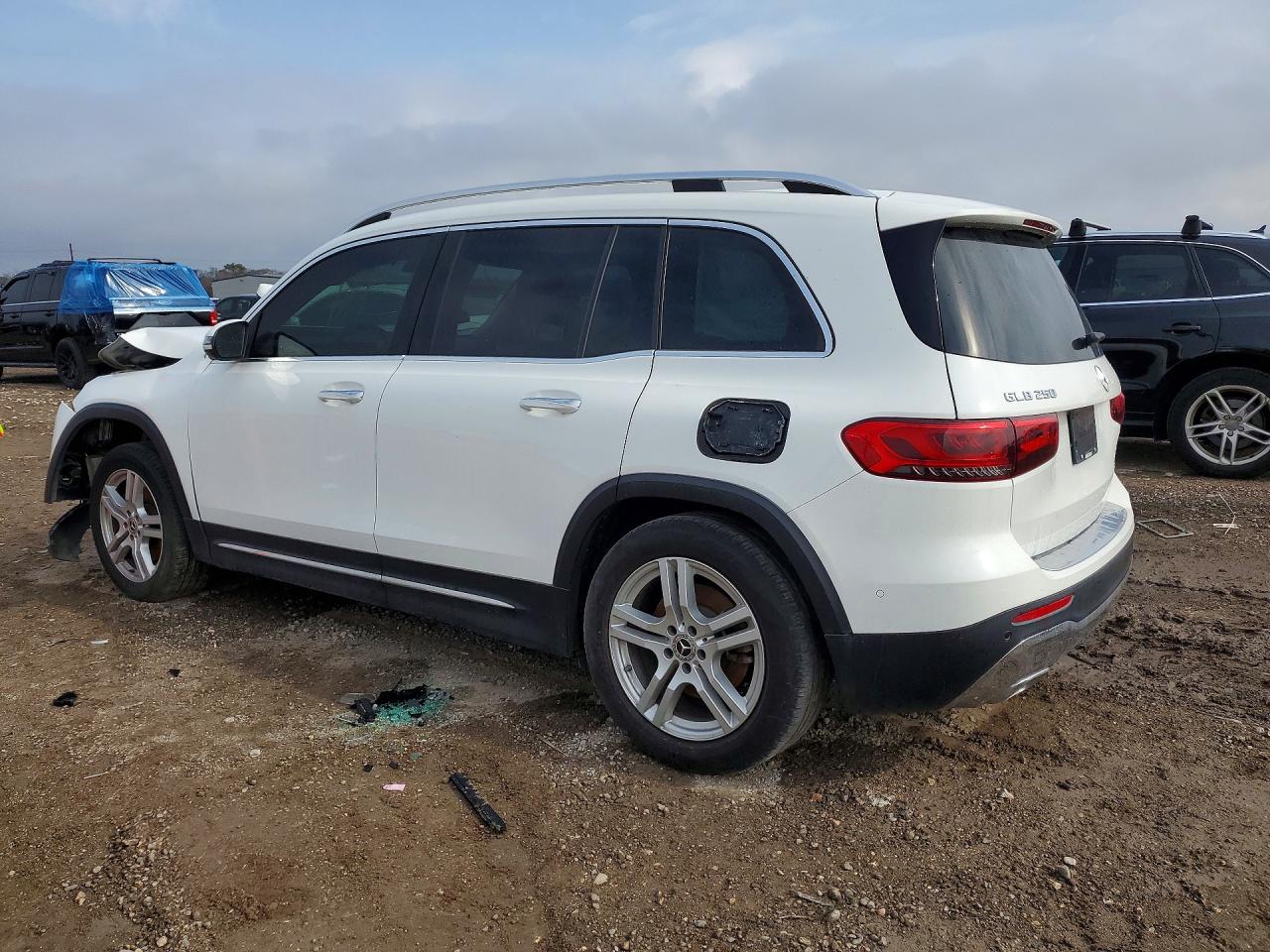 2020 MERCEDES-BENZ GLB 250 photo 3