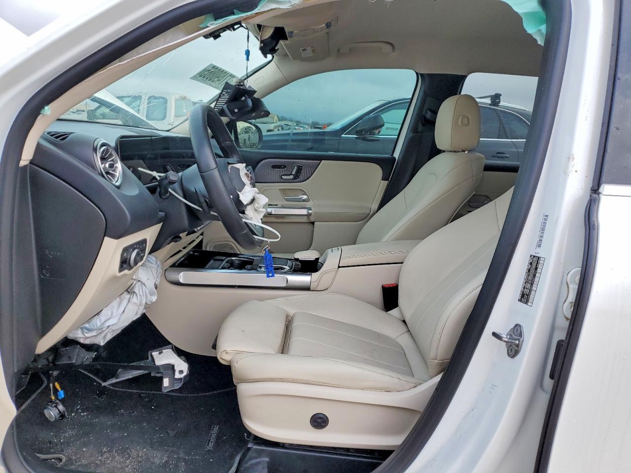 2020 MERCEDES-BENZ GLB 250 photo 13