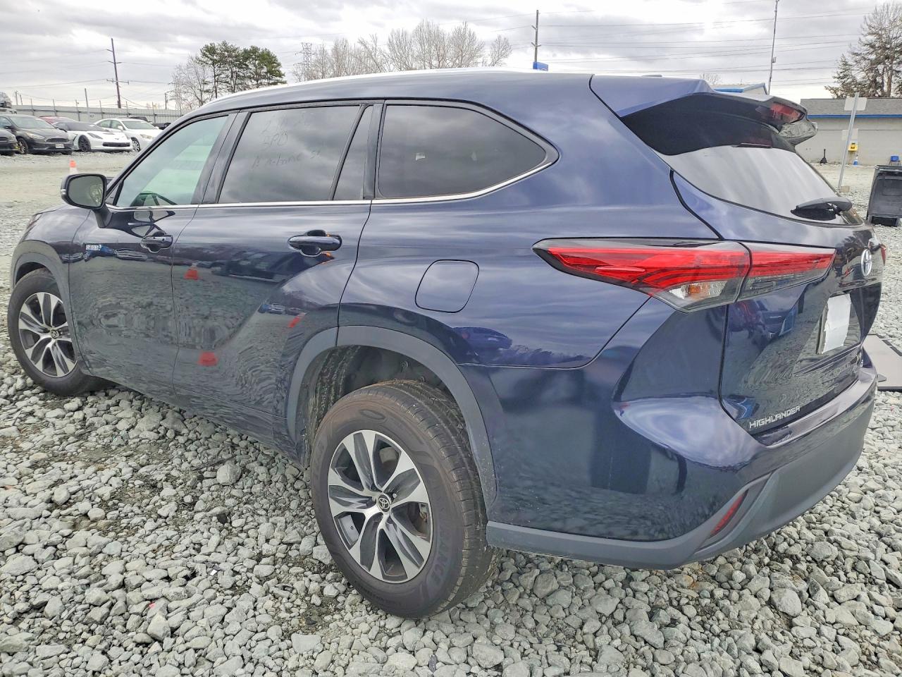 2021 TOYOTA HIGHLANDER HYBRID XLE photo 3