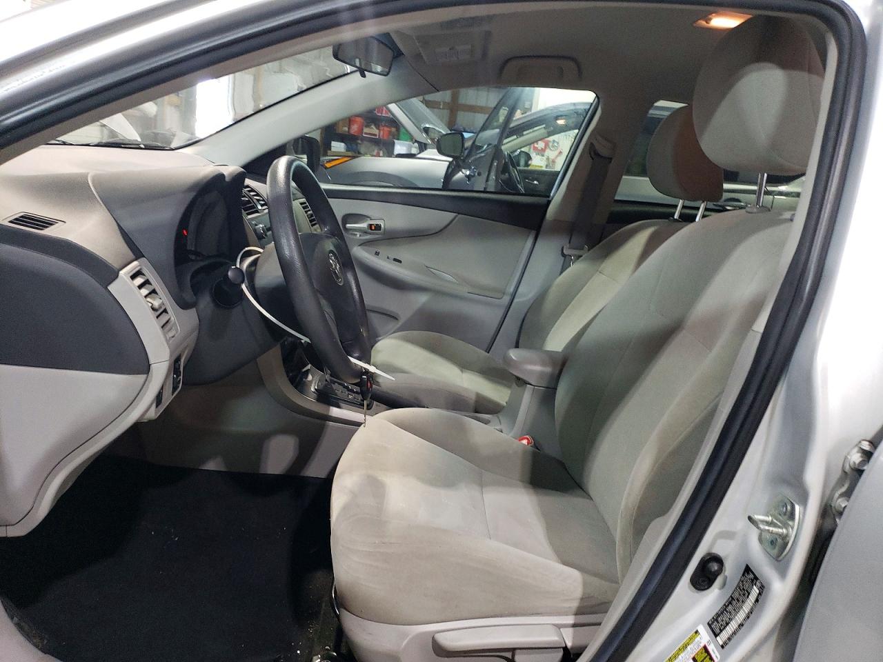 2013 TOYOTA COROLLA BASE photo 13