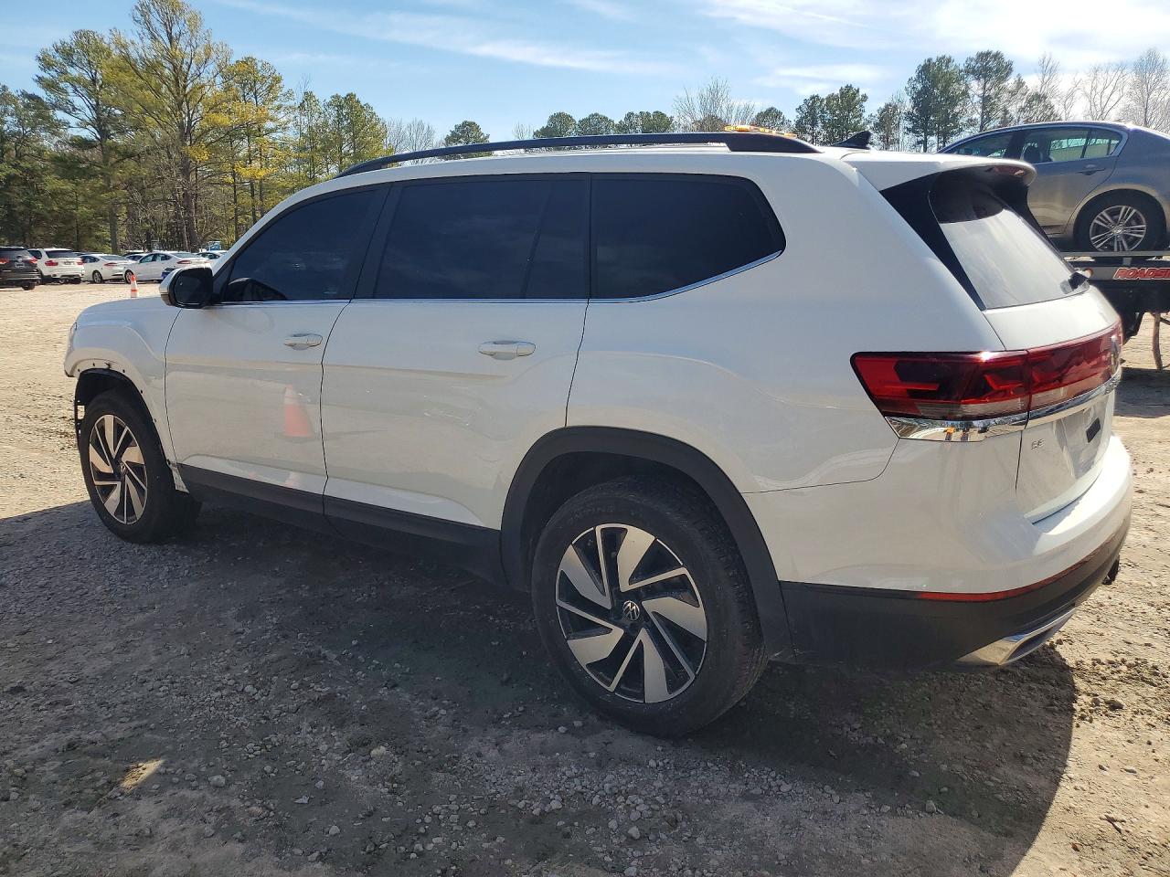 2024 VOLKSWAGEN ATLAS SE photo 2