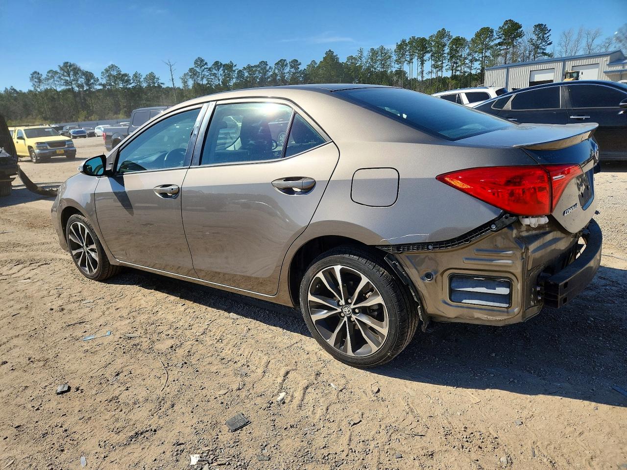 2017 TOYOTA COROLLA L photo 3