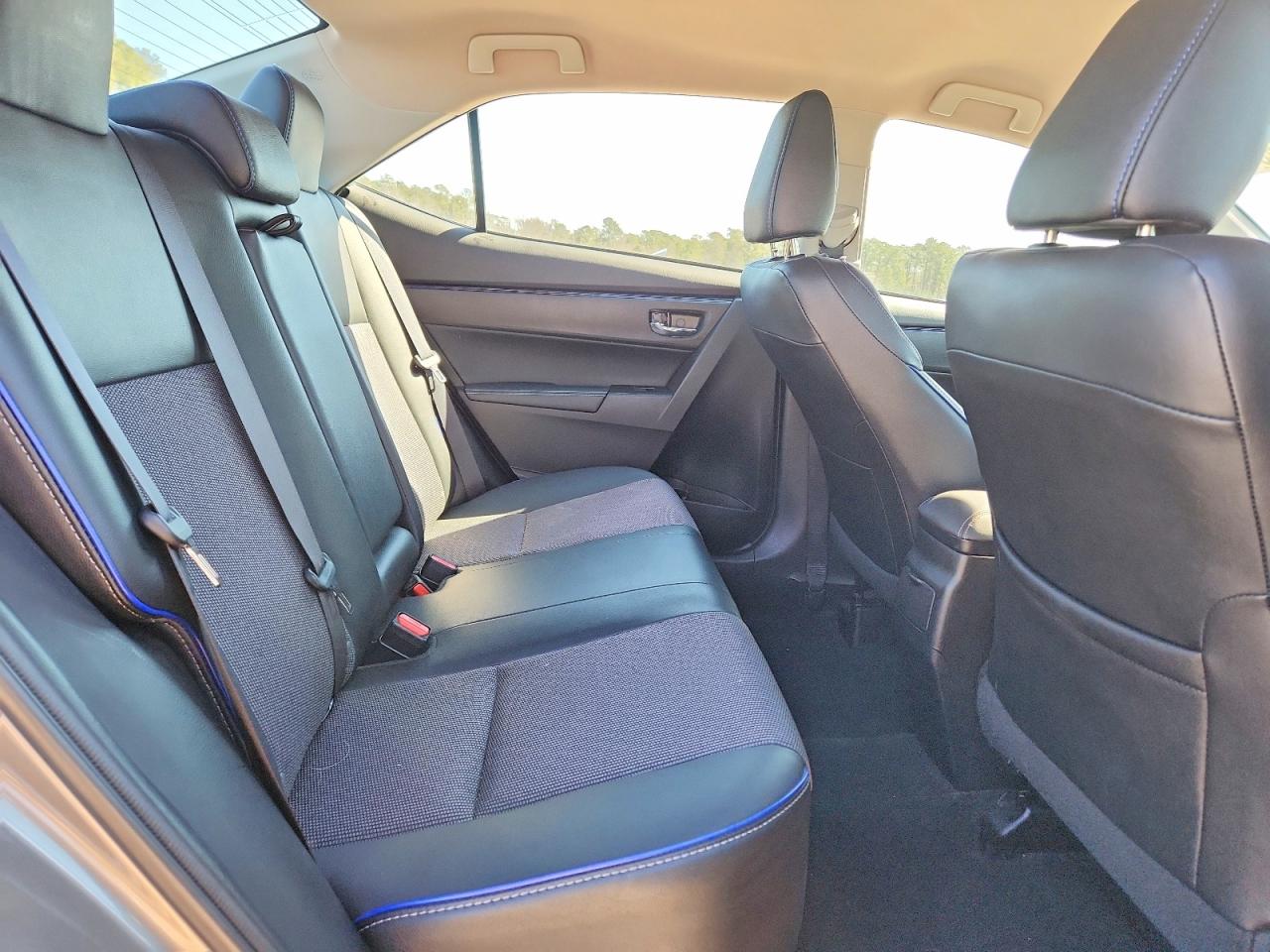 2017 TOYOTA COROLLA L photo 19