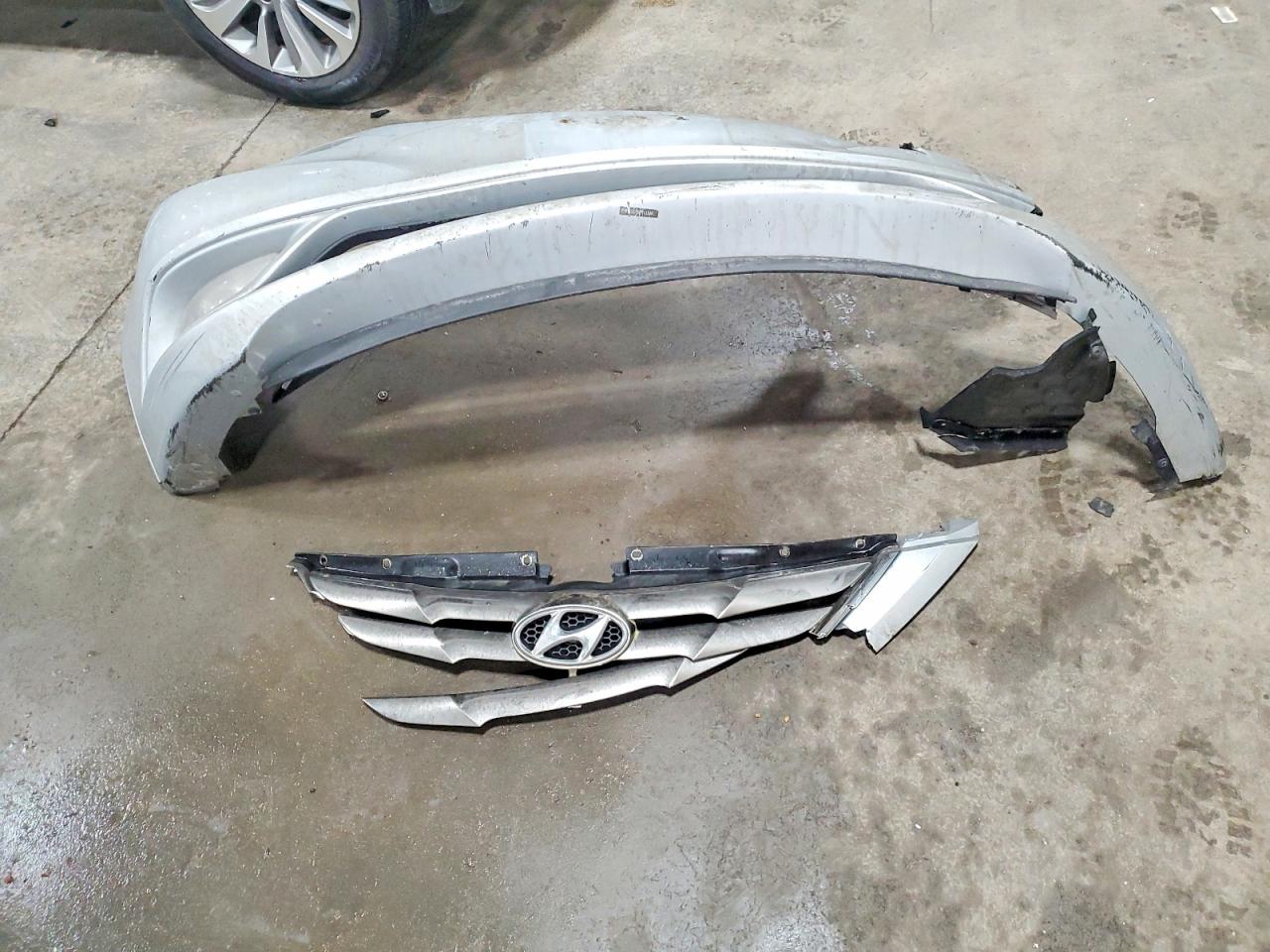 2013 HYUNDAI SONATA SE photo 12