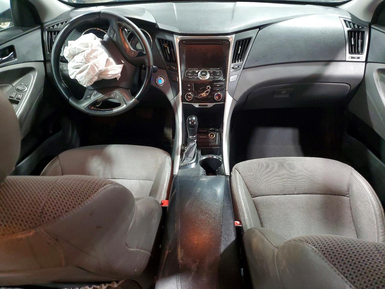 2013 HYUNDAI SONATA SE photo 8
