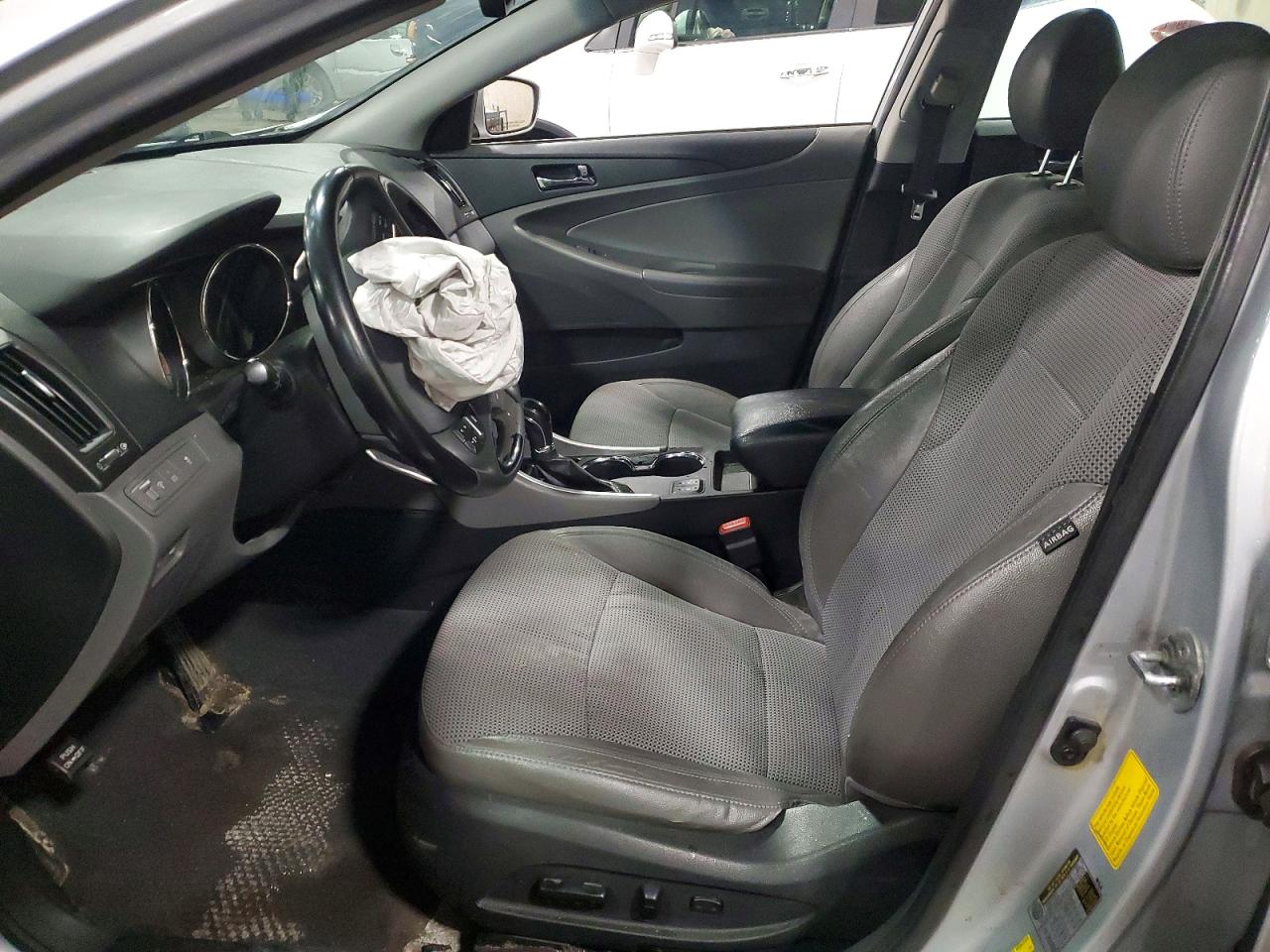 2013 HYUNDAI SONATA SE photo 7