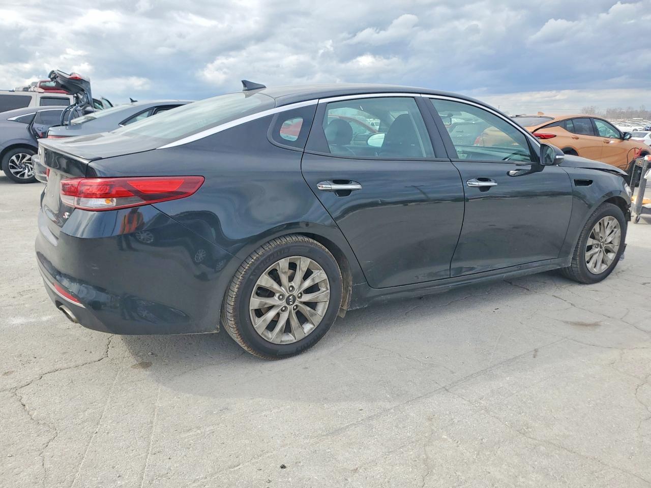 2018 KIA OPTIMA S photo 3