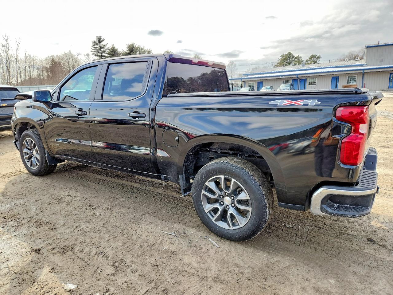2024 CHEVROLET SILVERADO K1500 LT-L photo 3