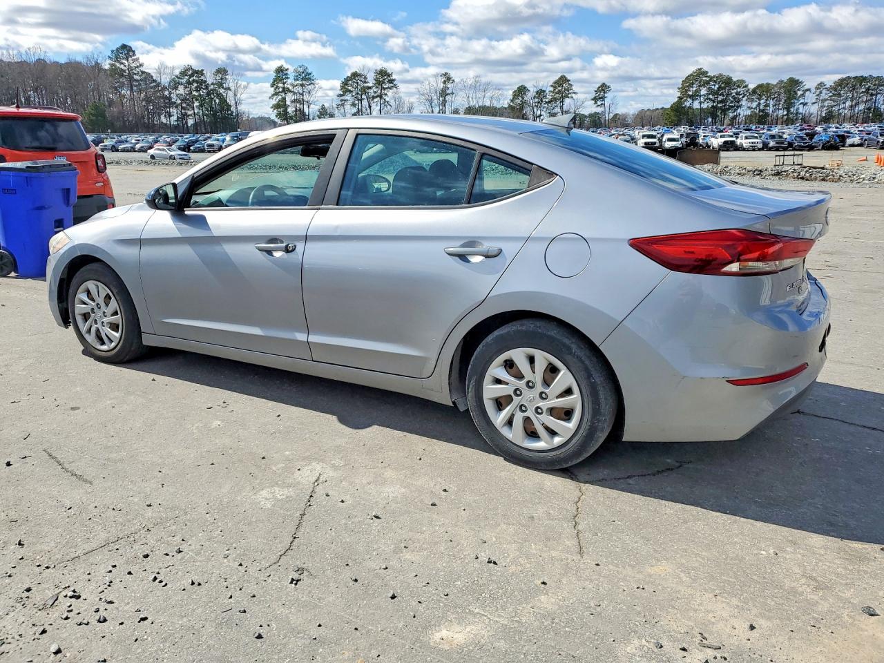 2017 HYUNDAI ELANTRA SE photo 4