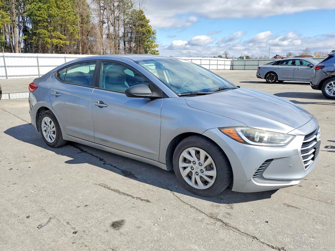 2017 HYUNDAI ELANTRA SE photo 10