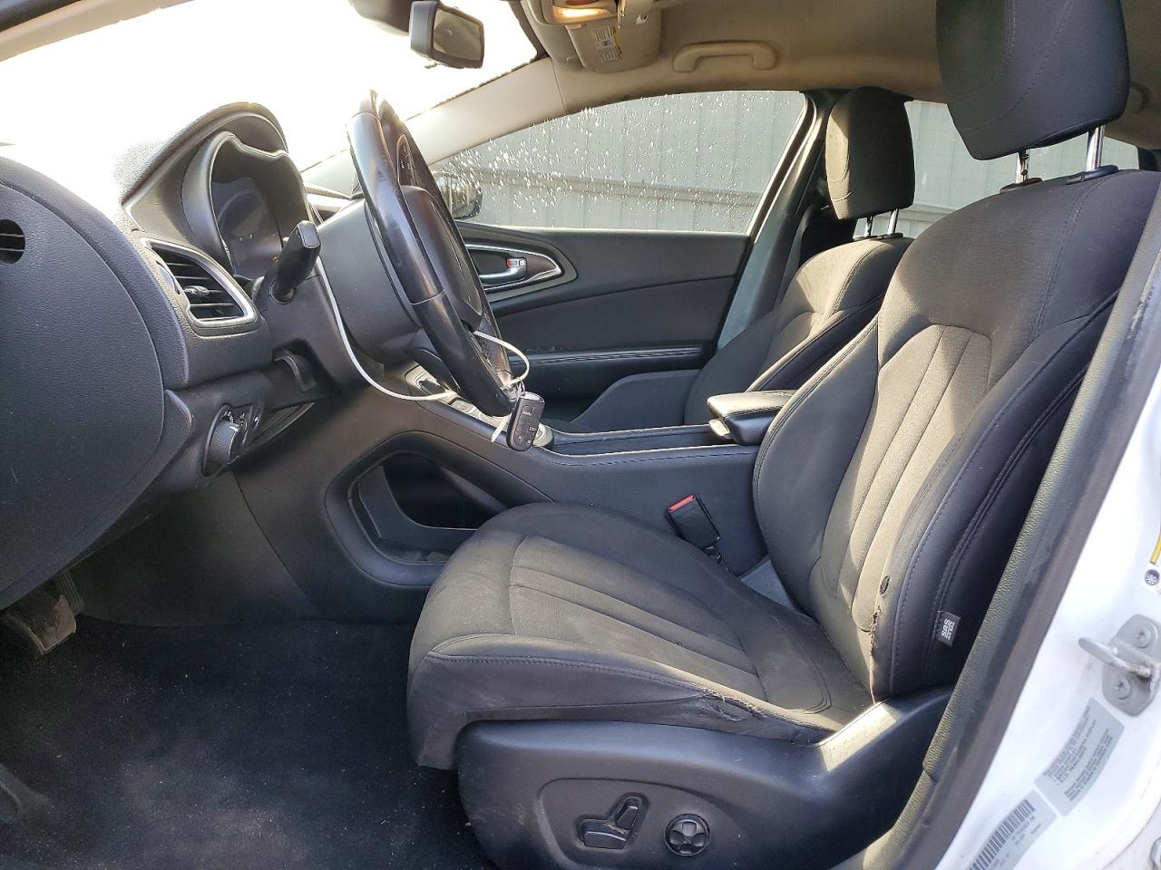 2015 CHRYSLER 200 LIMITED photo 19